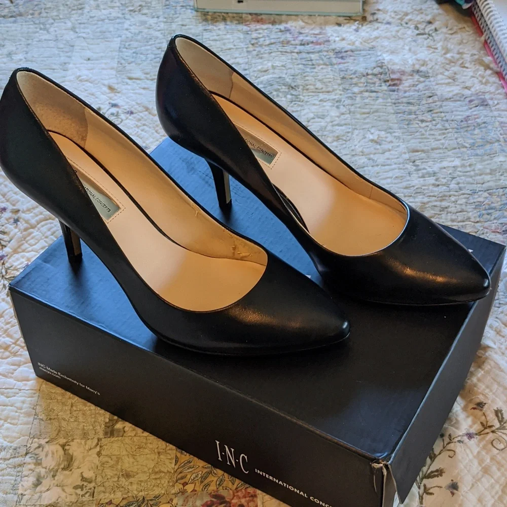 INC black heels - Picture 3 of 7